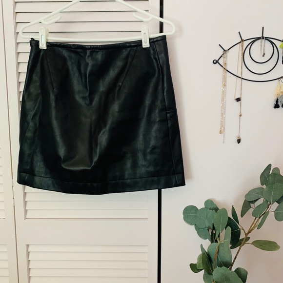HM | Black leather skirt - Picture 2 of 3